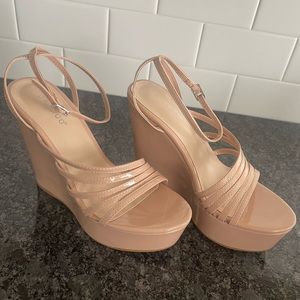 Nude wedge pump